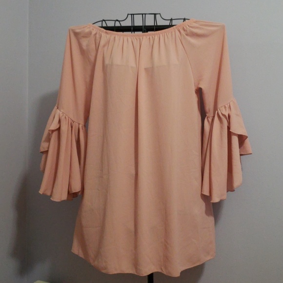 Tops - NWOT Off Shoulder Boutique Top